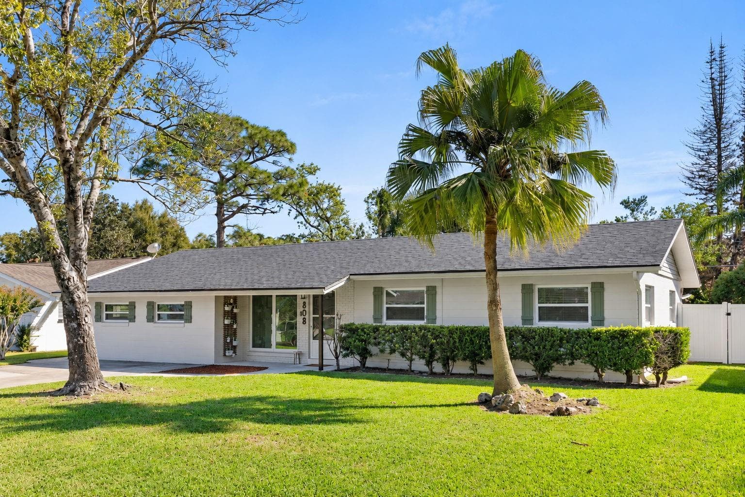 808 DENSMORE DR