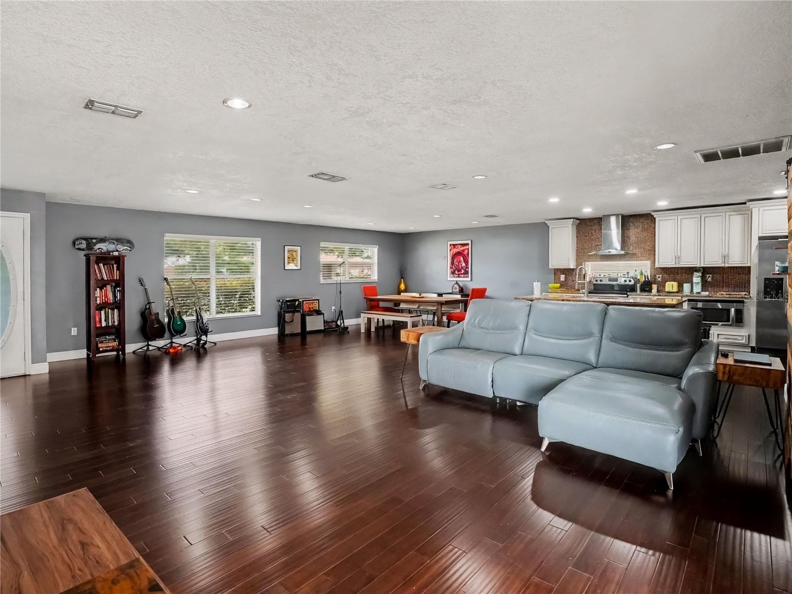 Single Family Residence at 5111 DARDEN AVE, BELLE ISLE, photo 9 of 27
