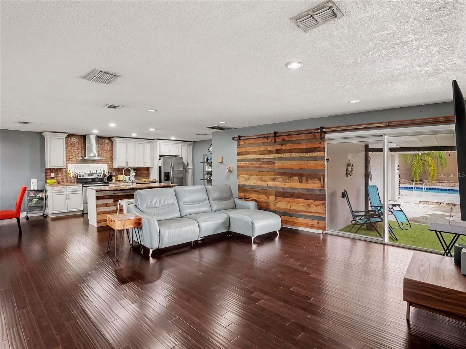Single Family Residence at 5111 DARDEN AVE, BELLE ISLE, photo 11 of 27