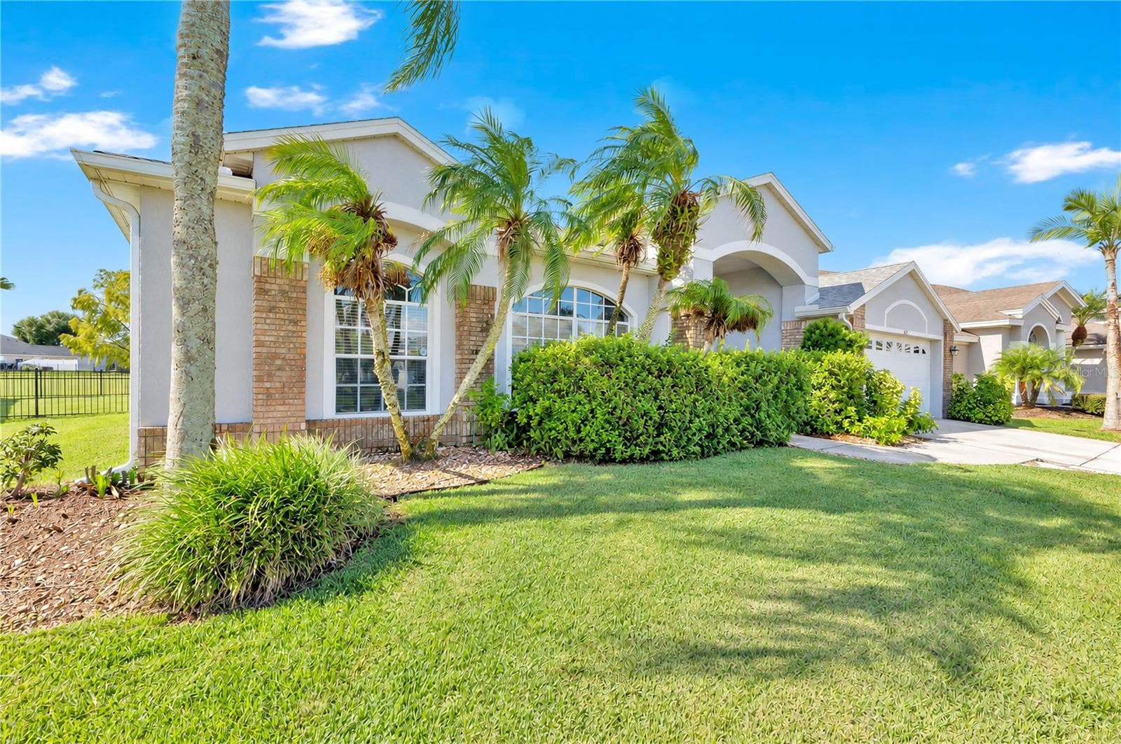 Single Family Residence at 639 LAKEHAVEN CIR, ORLANDO, photo 3 of 48