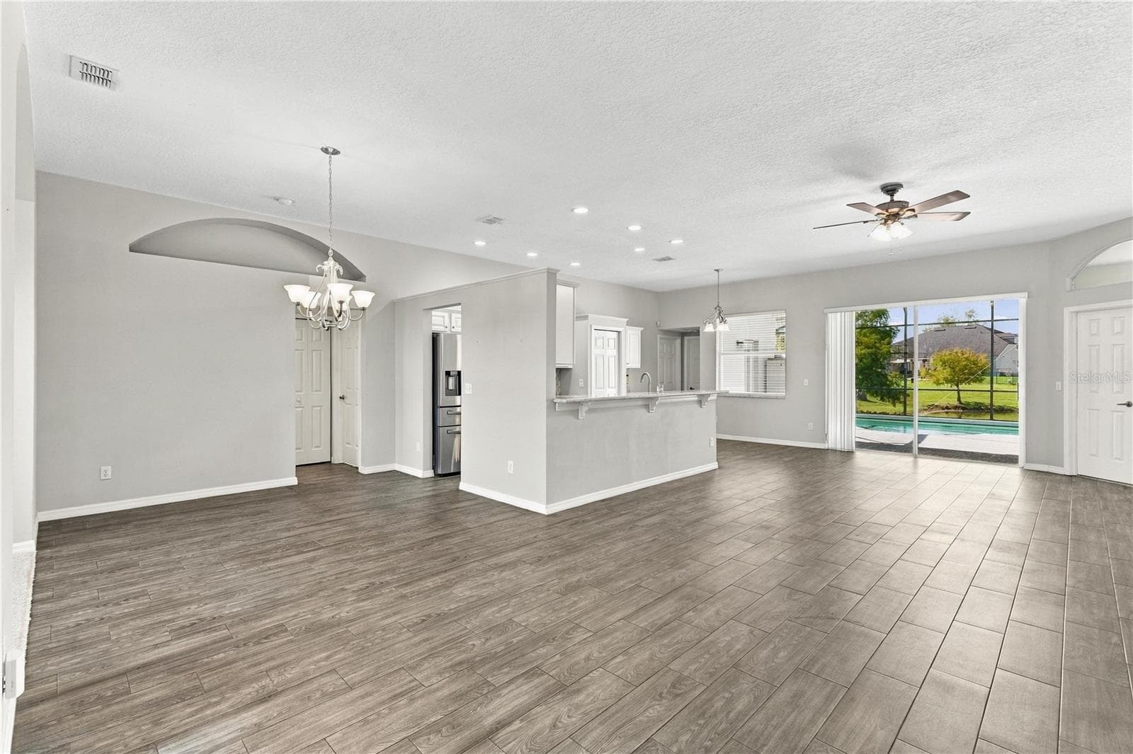 Single Family Residence at 639 LAKEHAVEN CIR, ORLANDO, photo 6 of 48