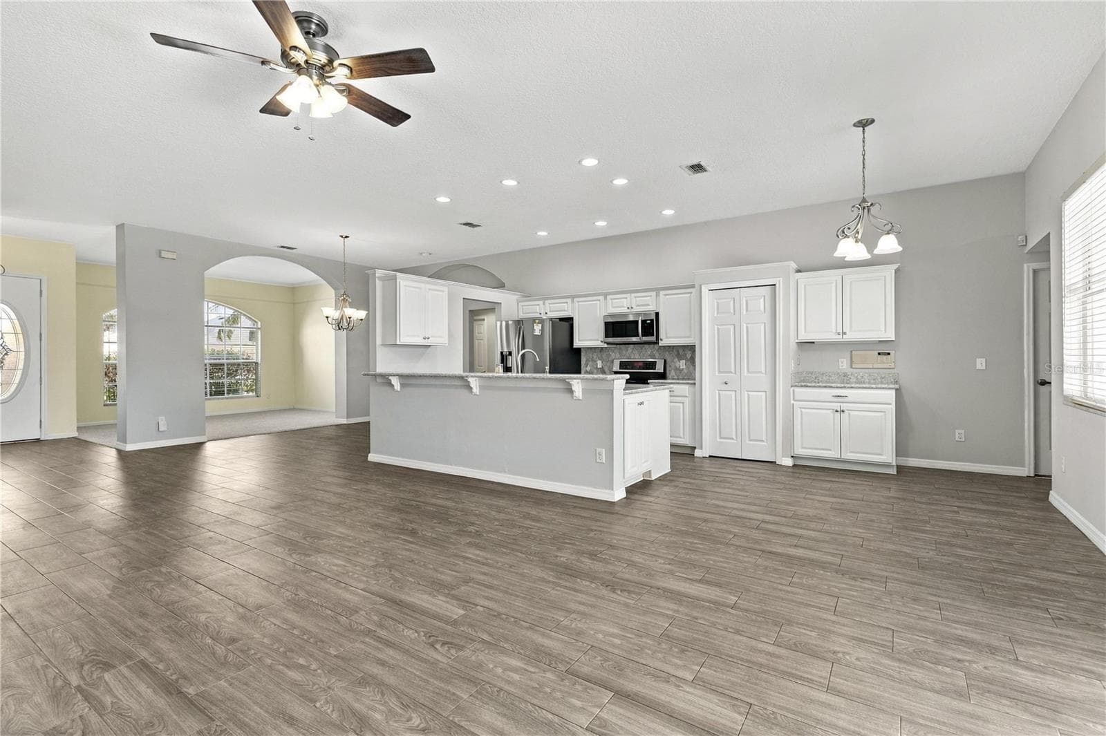 Single Family Residence at 639 LAKEHAVEN CIR, ORLANDO, photo 8 of 48