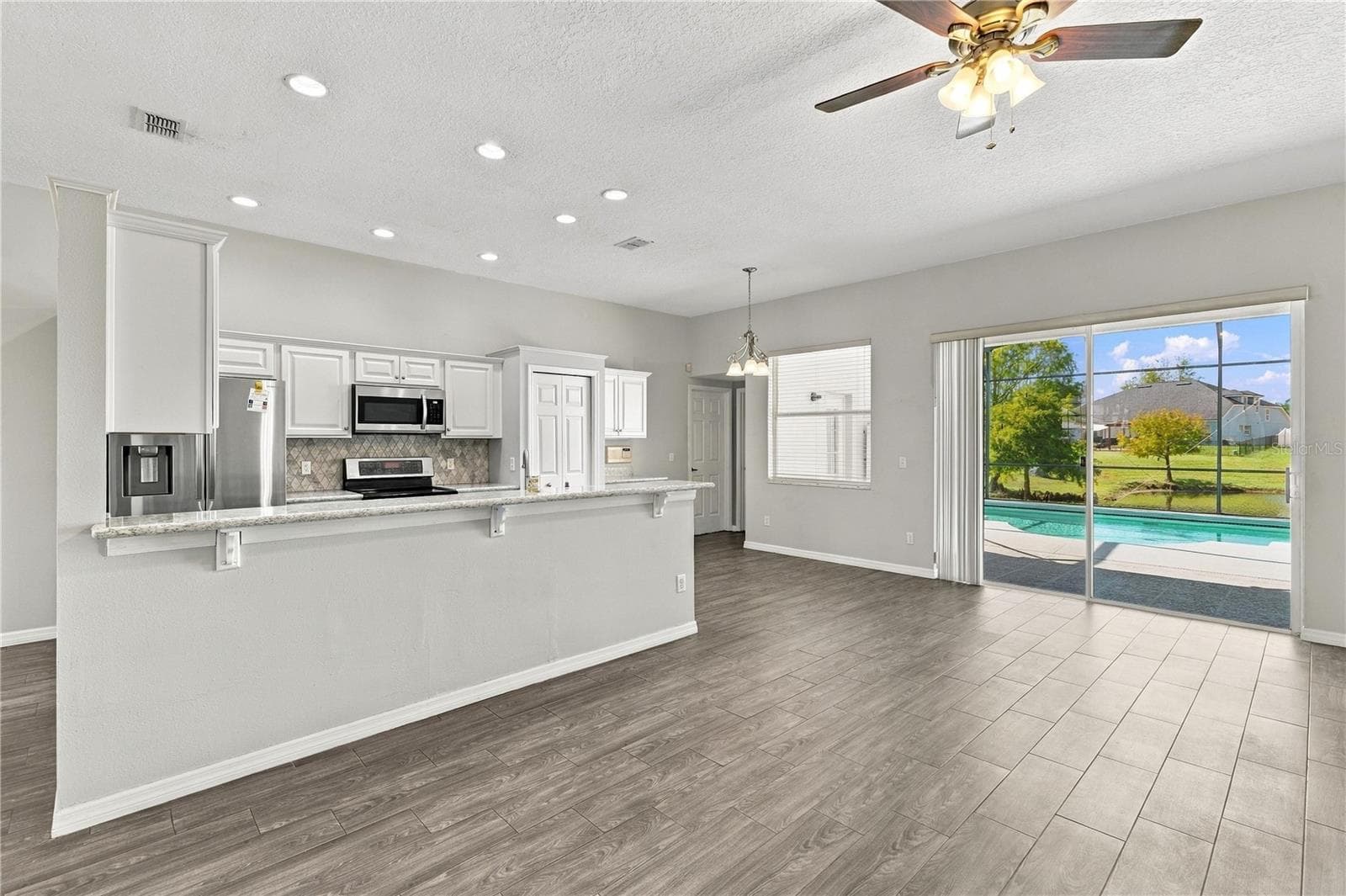 Single Family Residence at 639 LAKEHAVEN CIR, ORLANDO, photo 9 of 48
