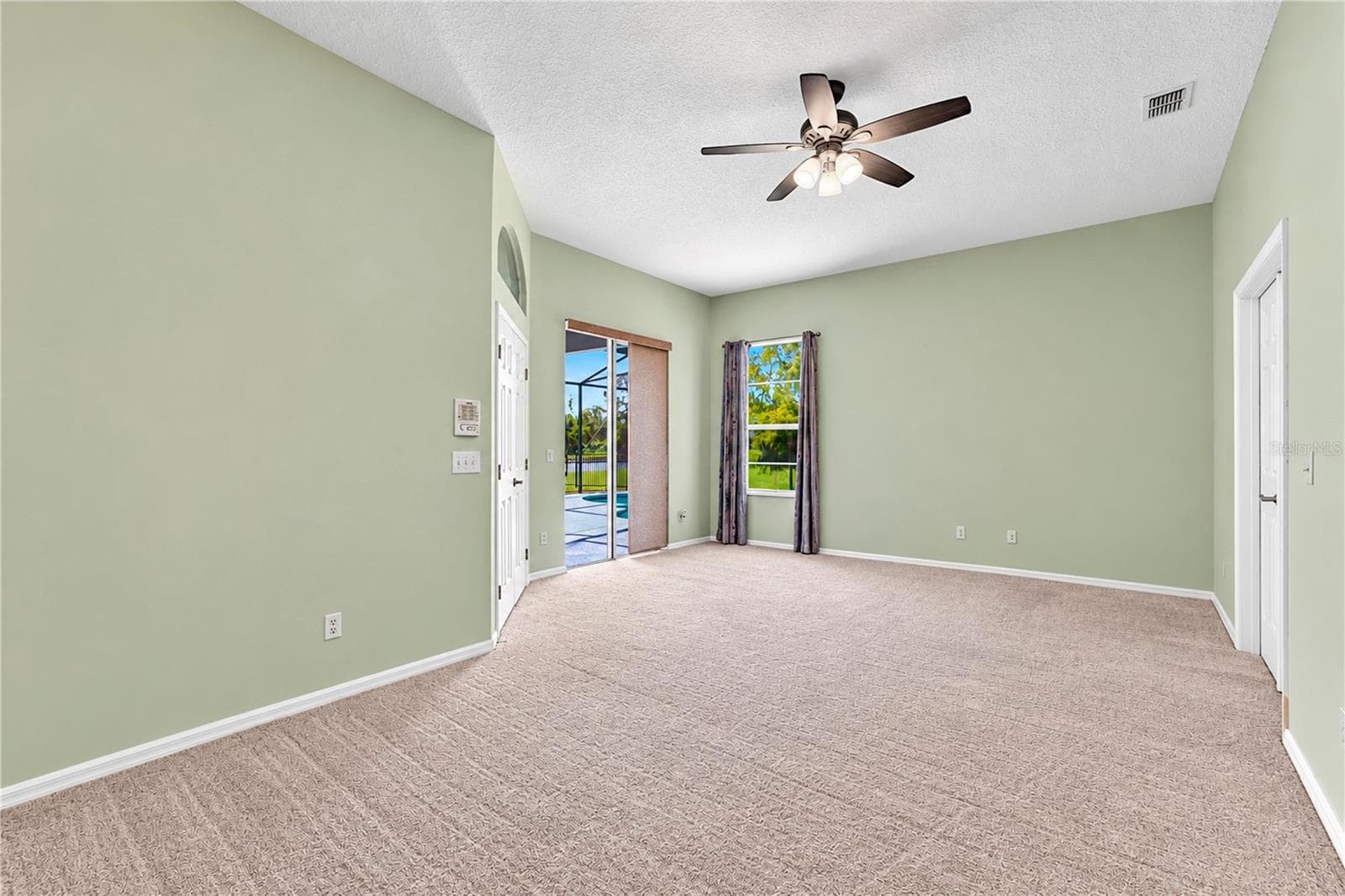 Single Family Residence at 639 LAKEHAVEN CIR, ORLANDO, photo 13 of 48