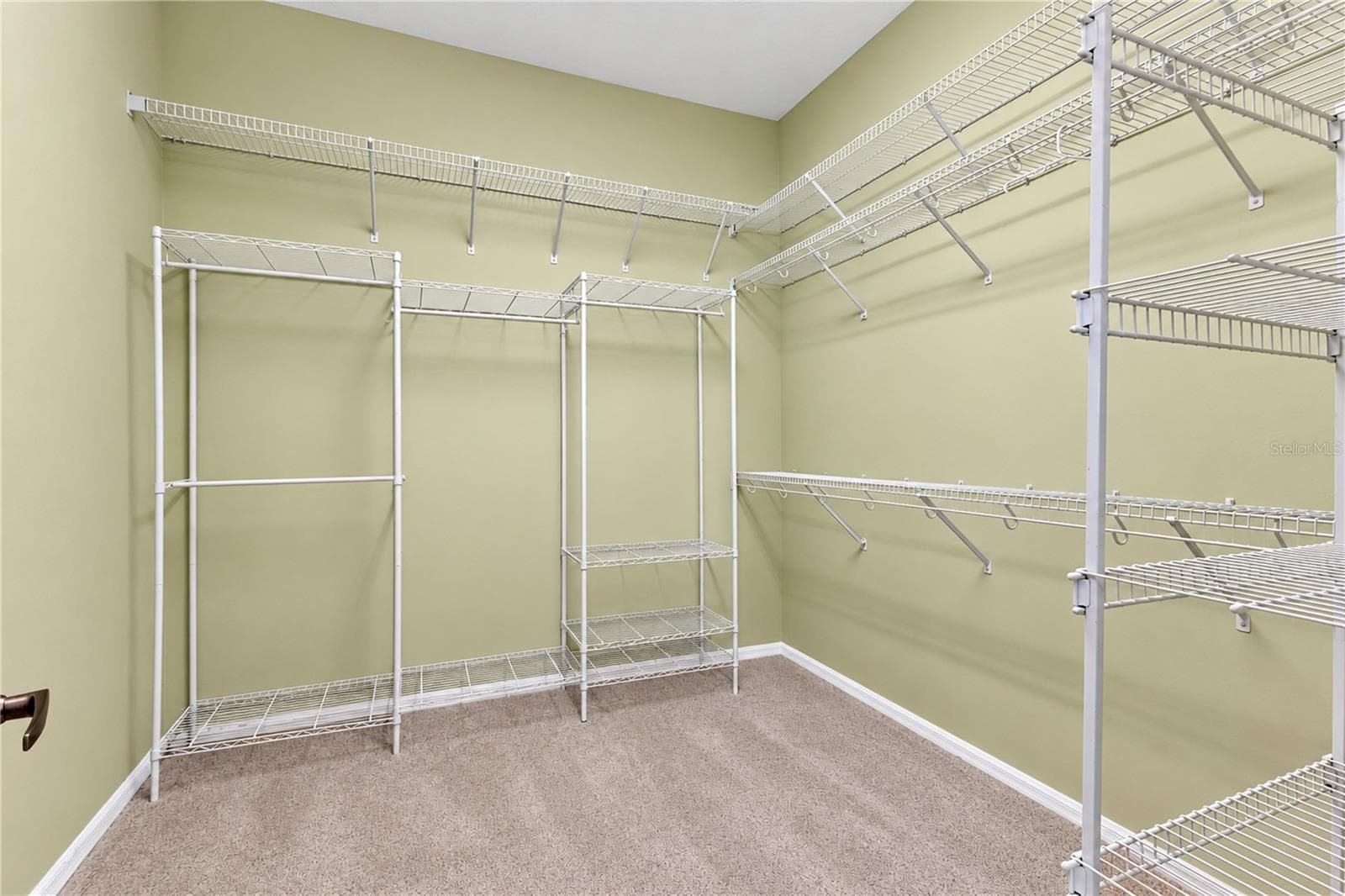 Single Family Residence at 639 LAKEHAVEN CIR, ORLANDO, photo 14 of 48