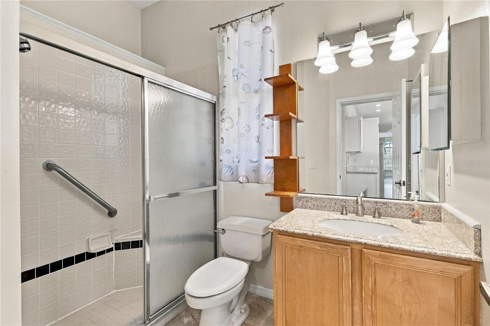 Single Family Residence at 639 LAKEHAVEN CIR, ORLANDO, photo 21 of 48