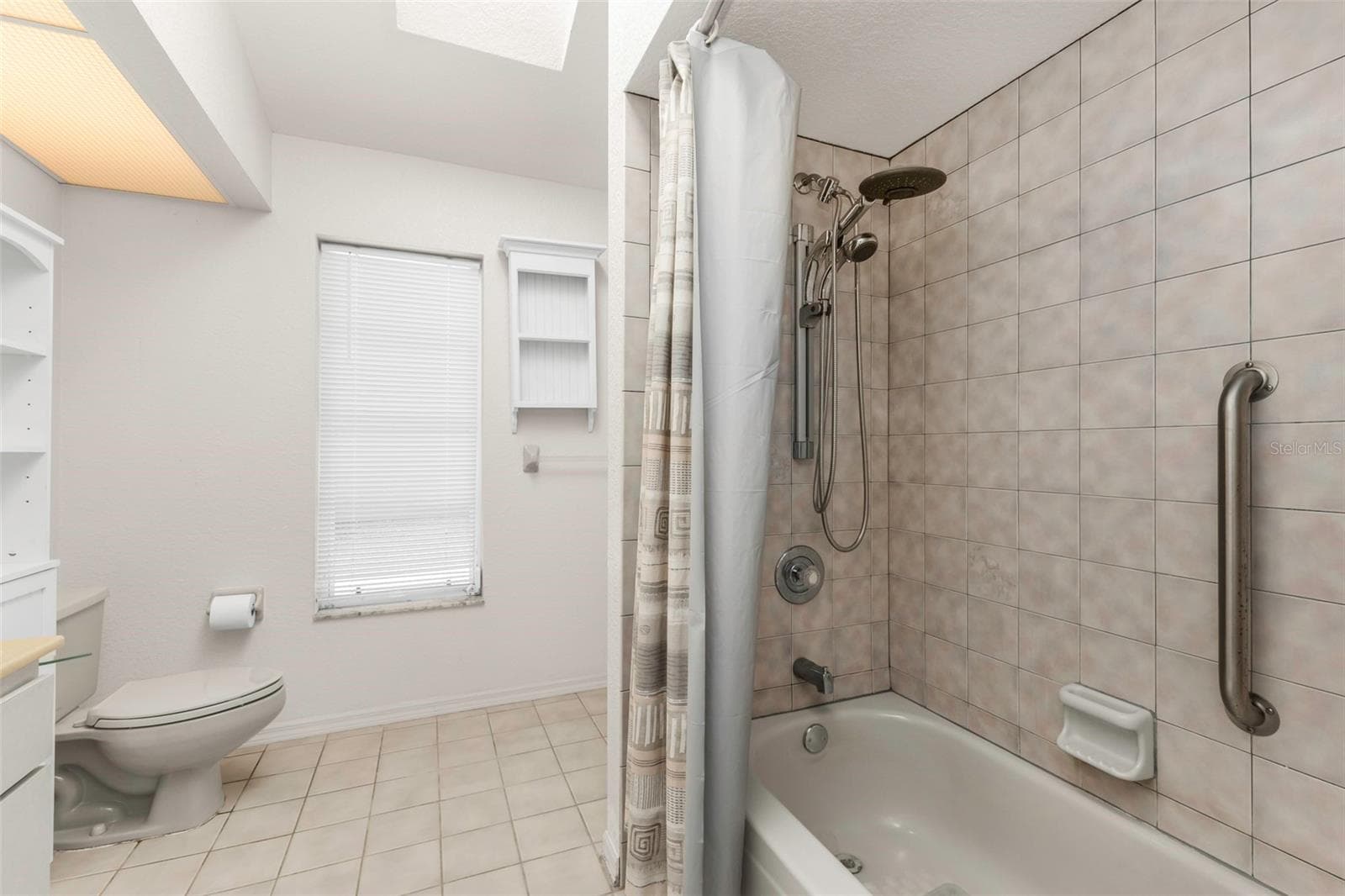 Guest bath w/access to the pool - 5184 ELLSWORTH TER, PORT CHARLOTTE