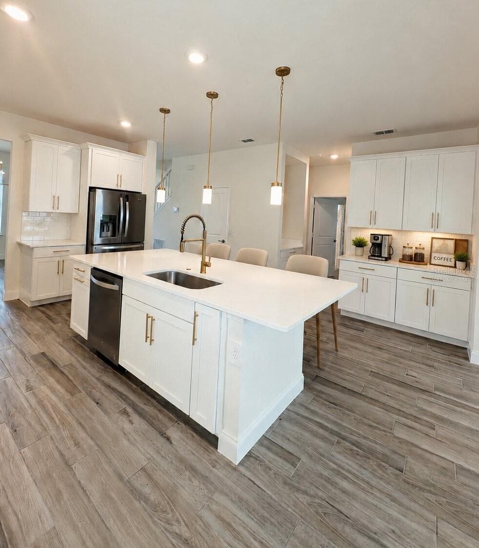 Kitchen Island and NookVirtually Staged - 952 VINEYARD RIDGE RD, MINNEOLA