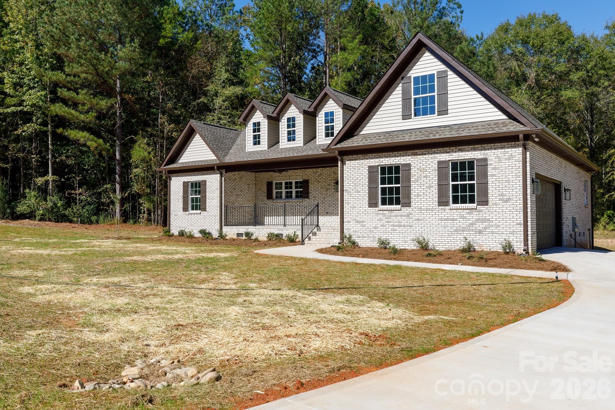 Single Family Residence at 2030 Hunters Creek Lane, Rock Hill, photo 5 of 32