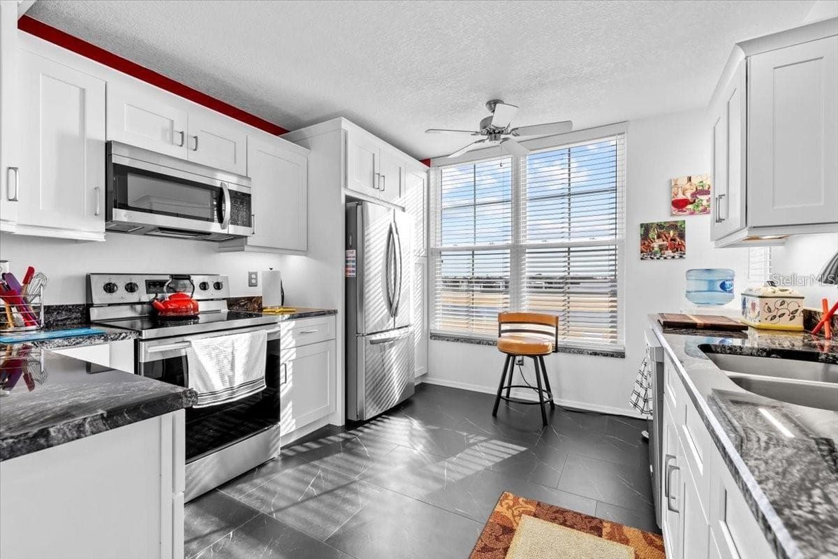 Condominium at 4460 FAIRWAYS BLVD #401, BRADENTON, photo 14 of 40
