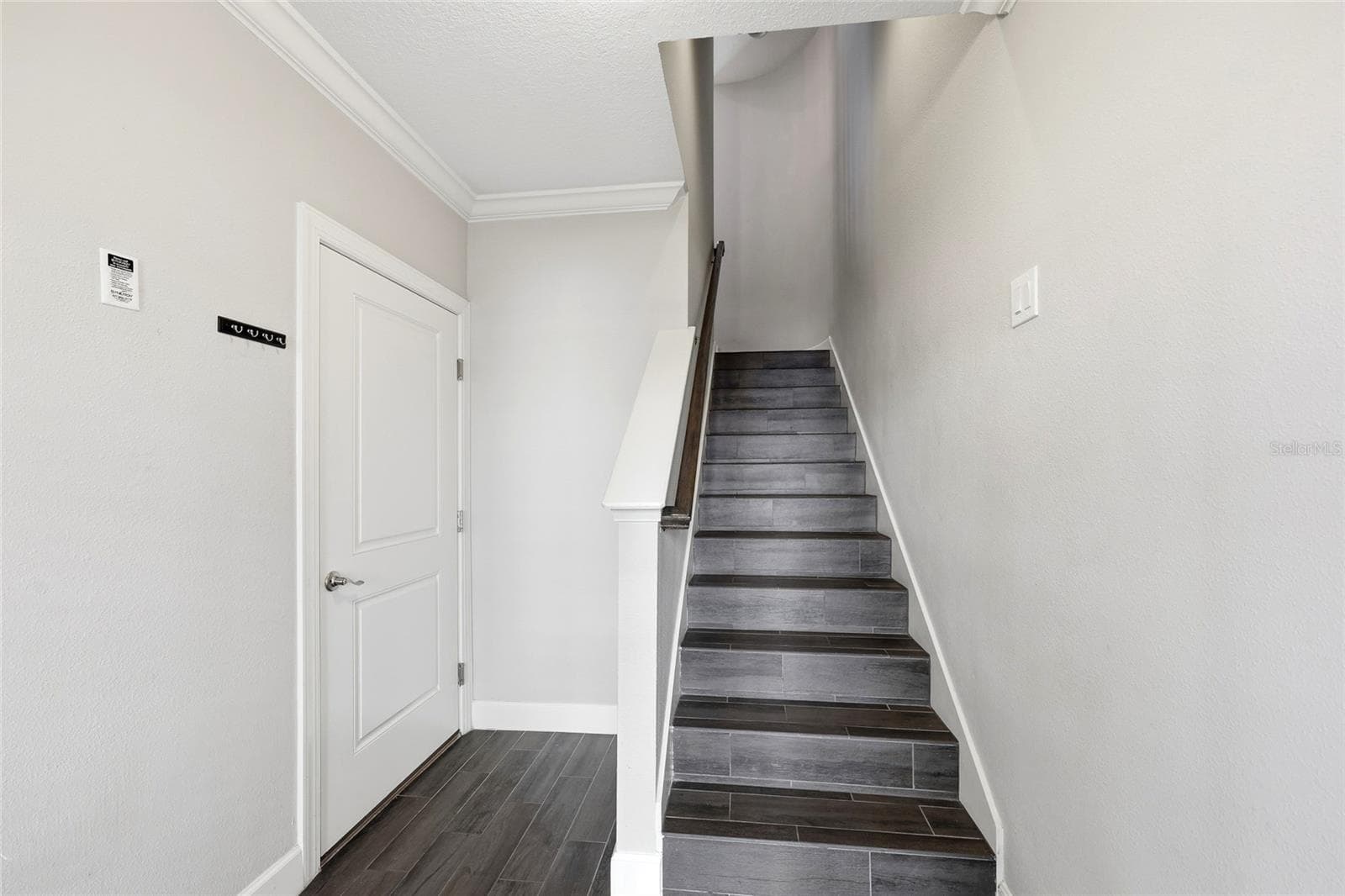 Front Foyer - Hurricane Compliant - 6072 MOORINGS DR S, ST PETERSBURG