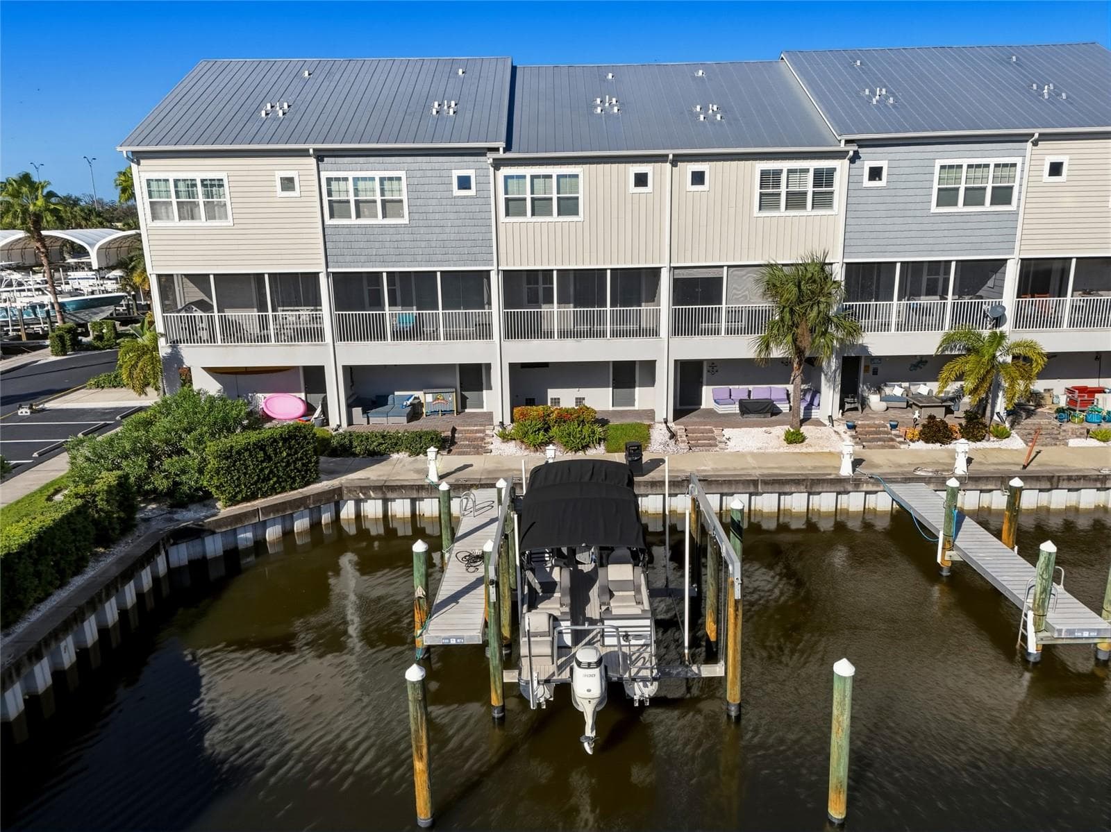 Boat right out back - 6072 MOORINGS DR S, ST PETERSBURG