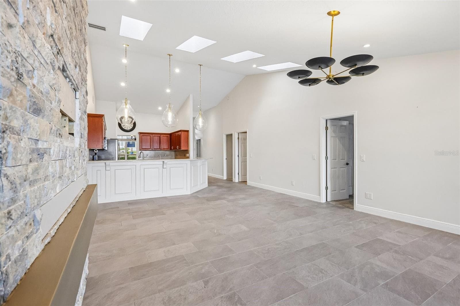 Single Family Residence at 1113 HAWTHORNE COVE DR, OCOEE, photo 6 of 43