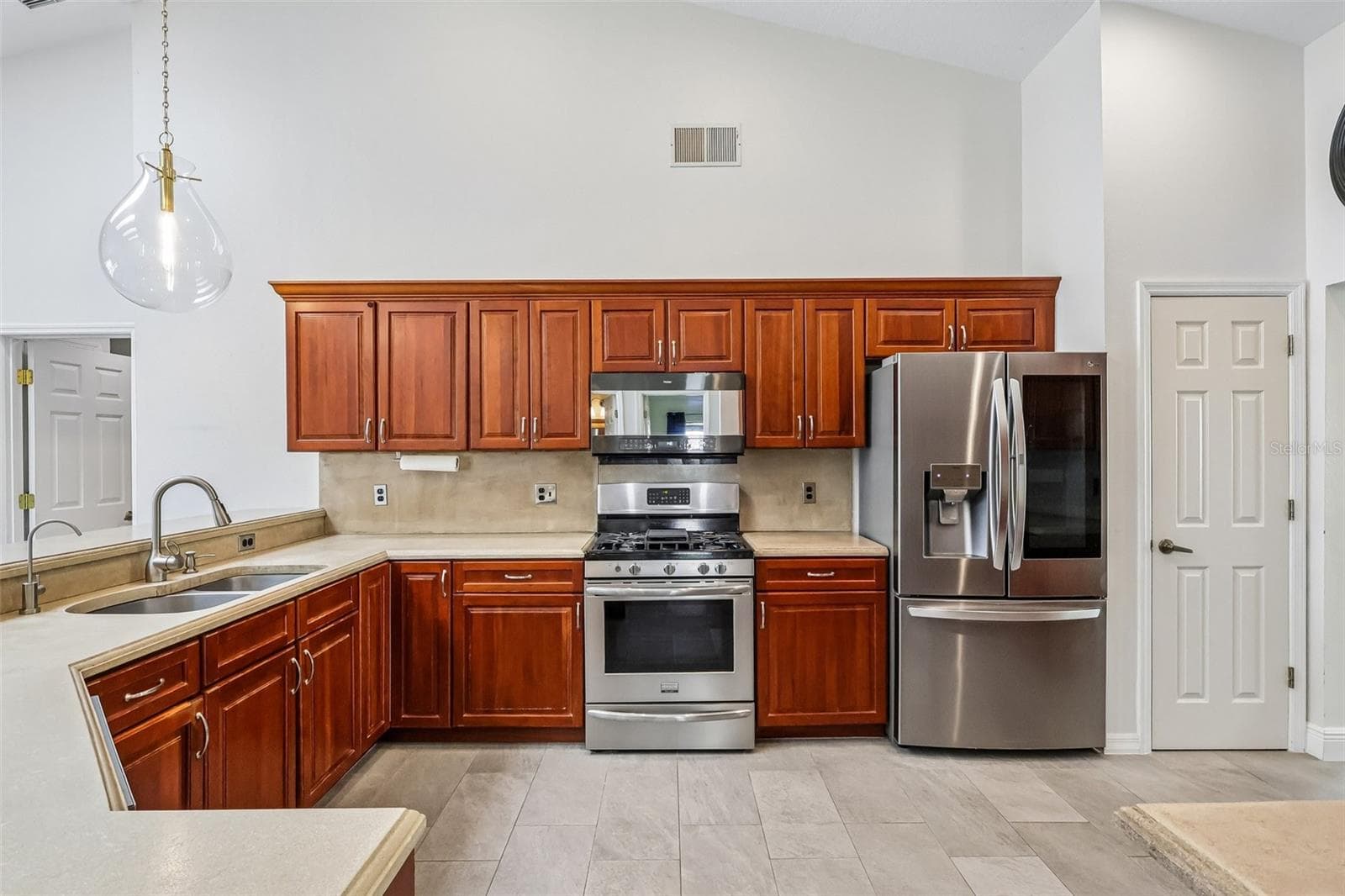 Single Family Residence at 1113 HAWTHORNE COVE DR, OCOEE, photo 9 of 43