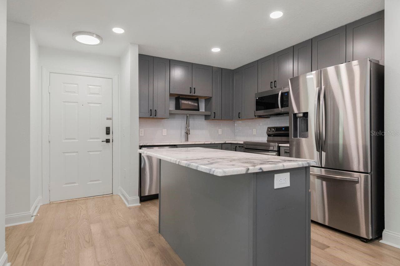 Condominium at 9481 HIGHLAND OAK DR. #514, TAMPA, photo 9 of 30