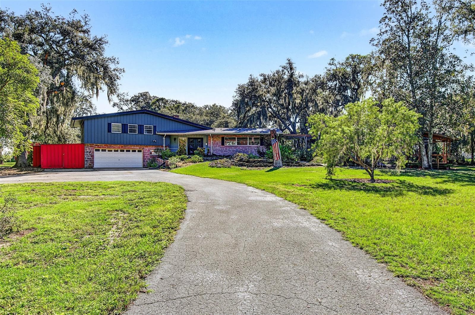 15300 LAKE IOLA RD