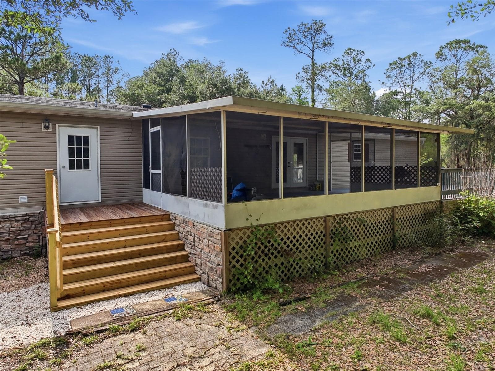 Manufactured Home at 17926 SE 49TH PL, HAWTHORNE, photo 13 of 93