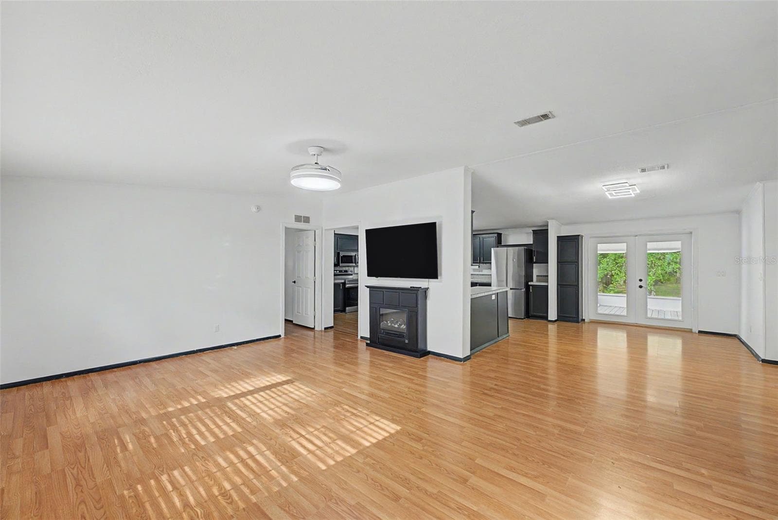 Manufactured Home at 17926 SE 49TH PL, HAWTHORNE, photo 23 of 93