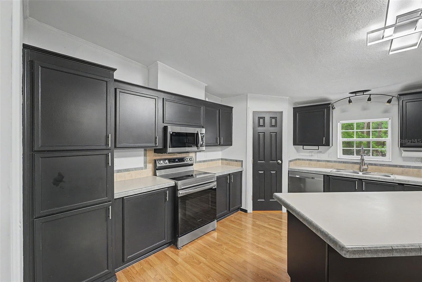 Manufactured Home at 17926 SE 49TH PL, HAWTHORNE, photo 46 of 93