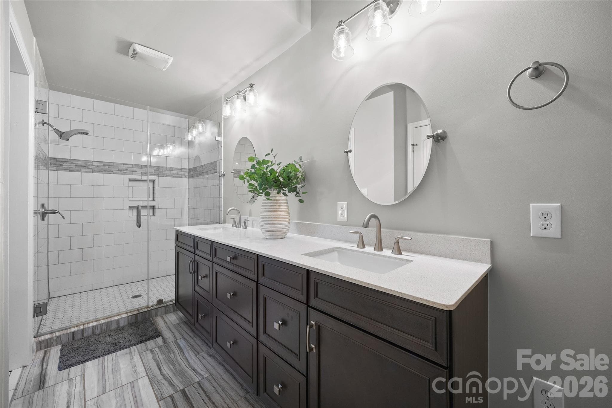 Primary bathroom - 3076 Crestview Lane, Lancaster