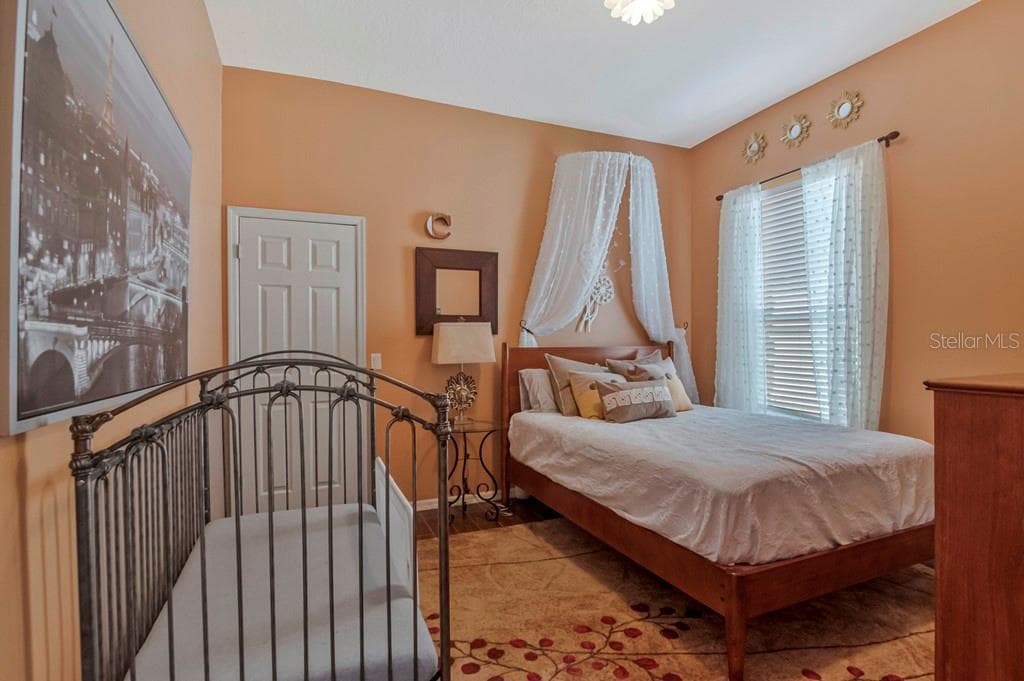 *Guest Room 4 with Walk in closet - 5907 CHERRY OAK DR, VALRICO