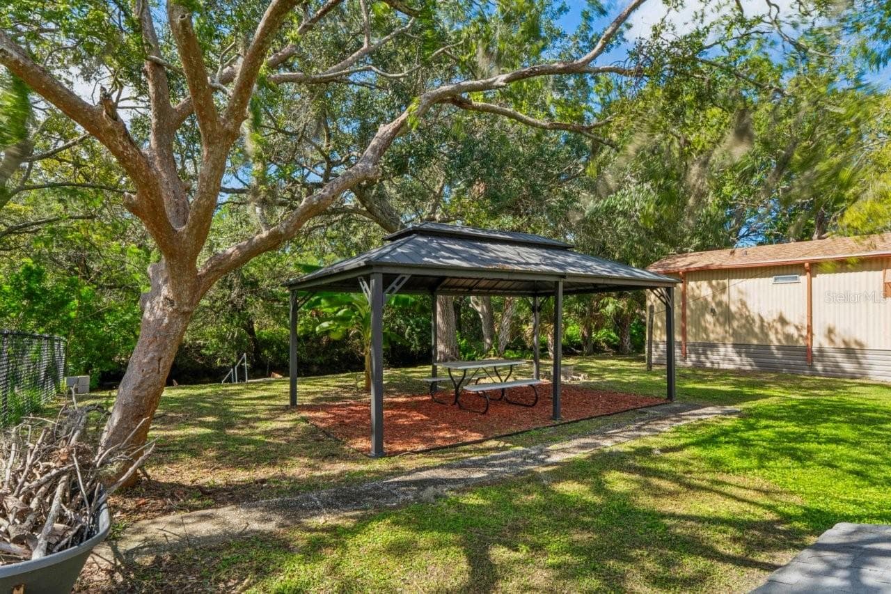 Mobile Home at 14621 & 14617 CORAL DR, HUDSON, photo 6 of 21