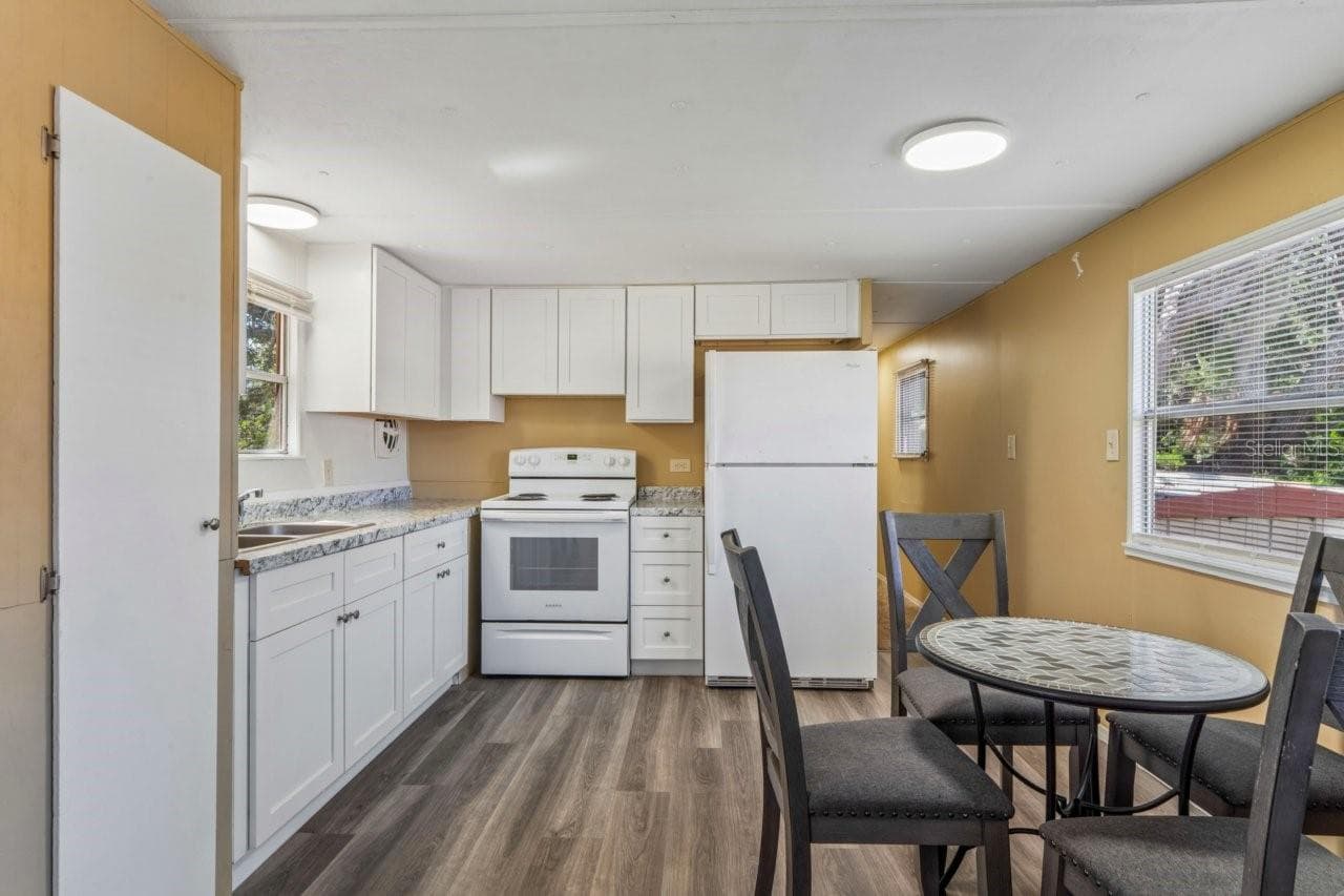Mobile Home at 14621 & 14617 CORAL DR, HUDSON, photo 16 of 21