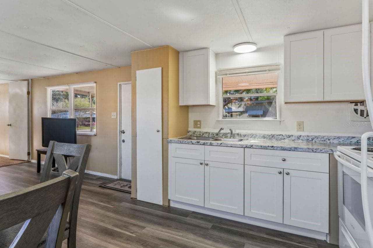 Mobile Home at 14621 & 14617 CORAL DR, HUDSON, photo 17 of 21