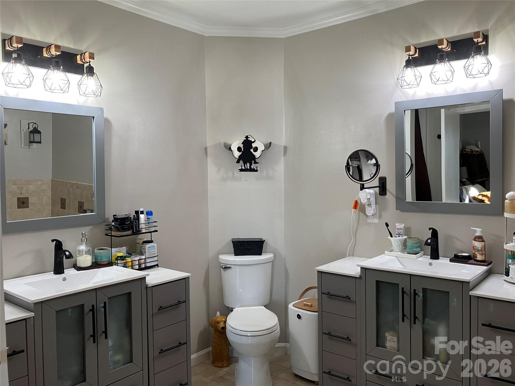 Primary en suite - 902 Tomberlin Street, Monroe