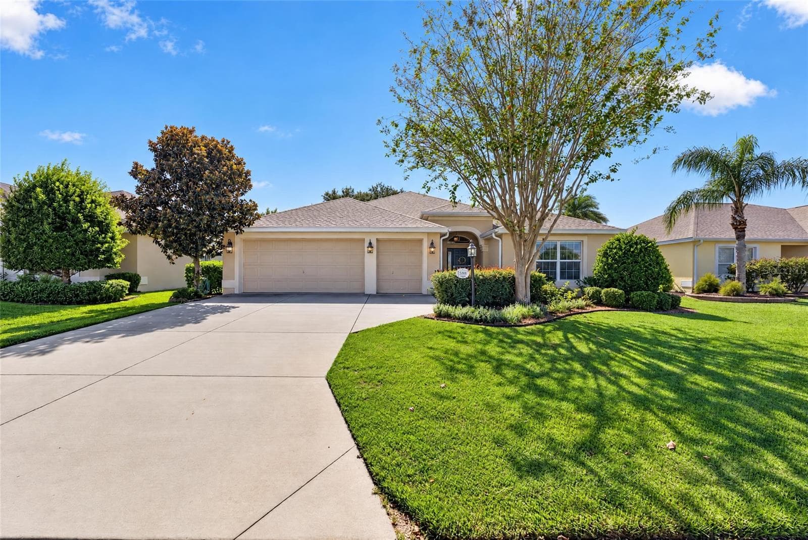 Single Family Residence at 588 BRADFORD LOOP, THE VILLAGES, photo 4 of 61