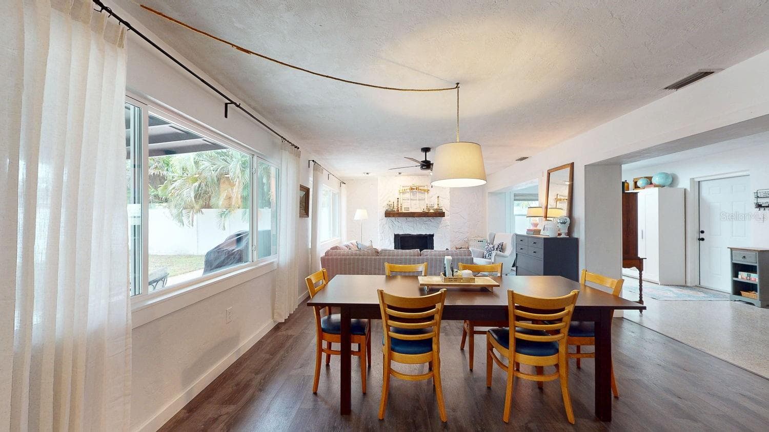Dining area - 6782 33RD AVE N, ST PETERSBURG