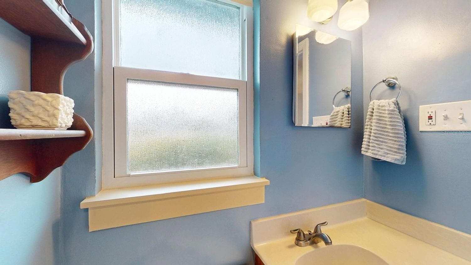 Master bath - 6782 33RD AVE N, ST PETERSBURG