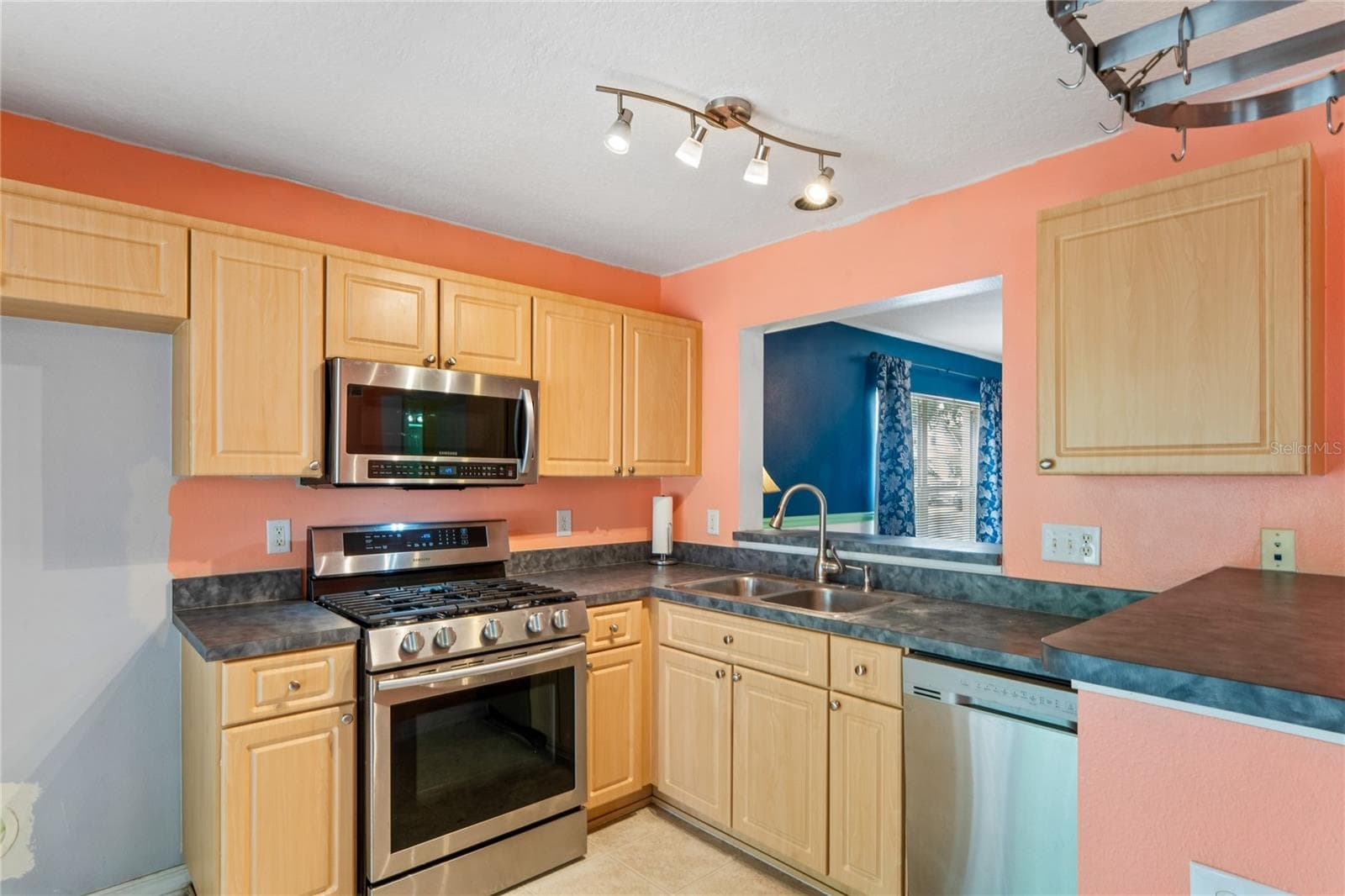 Single Family Residence at 7451 OXFORD GARDEN CIR, APOLLO BEACH, photo 7 of 26
