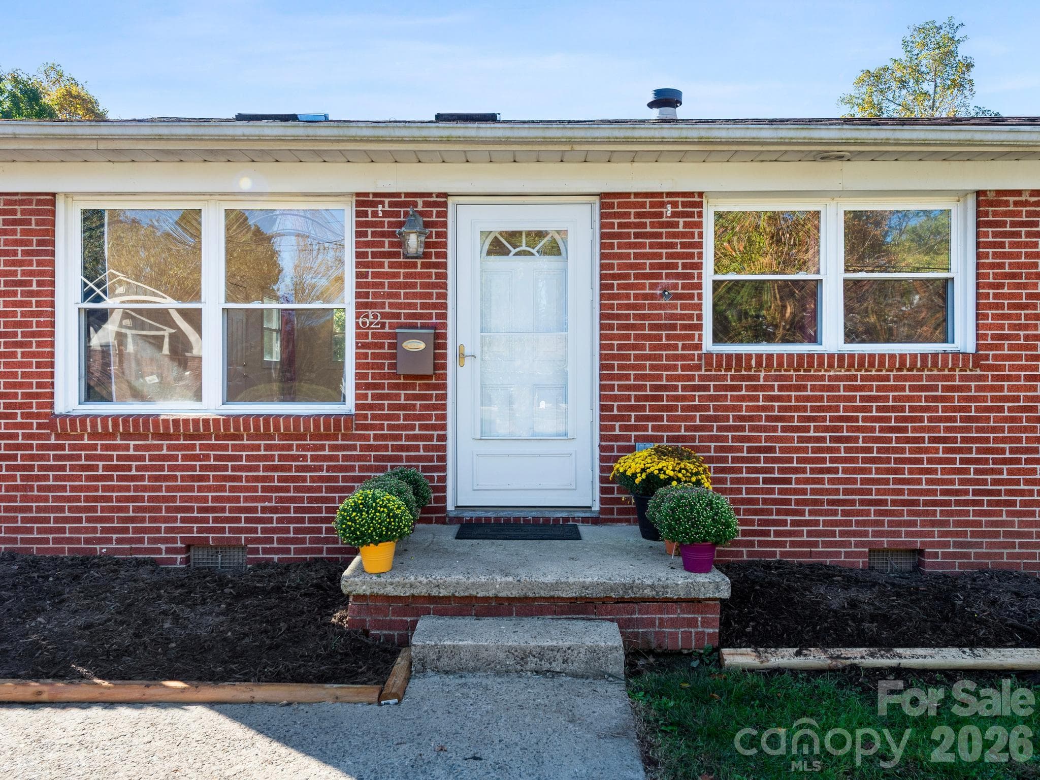Single Family Residence at 62 Deaverview Road, Asheville, photo 2 of 29