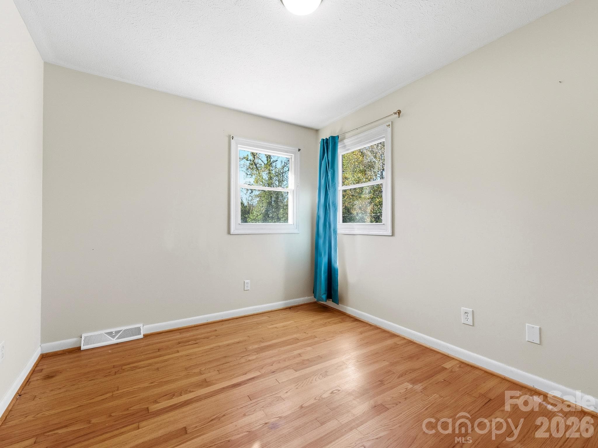 Single Family Residence at 62 Deaverview Road, Asheville, photo 9 of 29