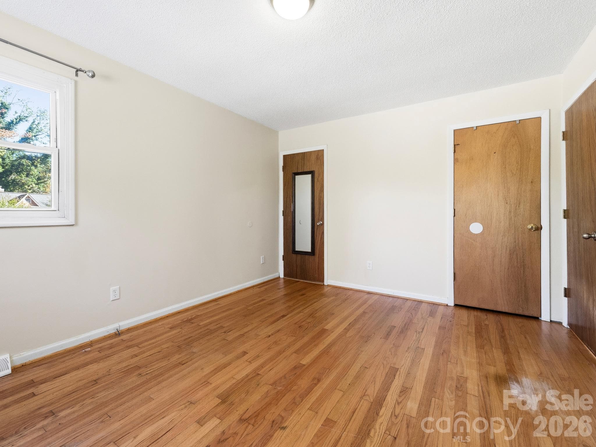 Single Family Residence at 62 Deaverview Road, Asheville, photo 12 of 29