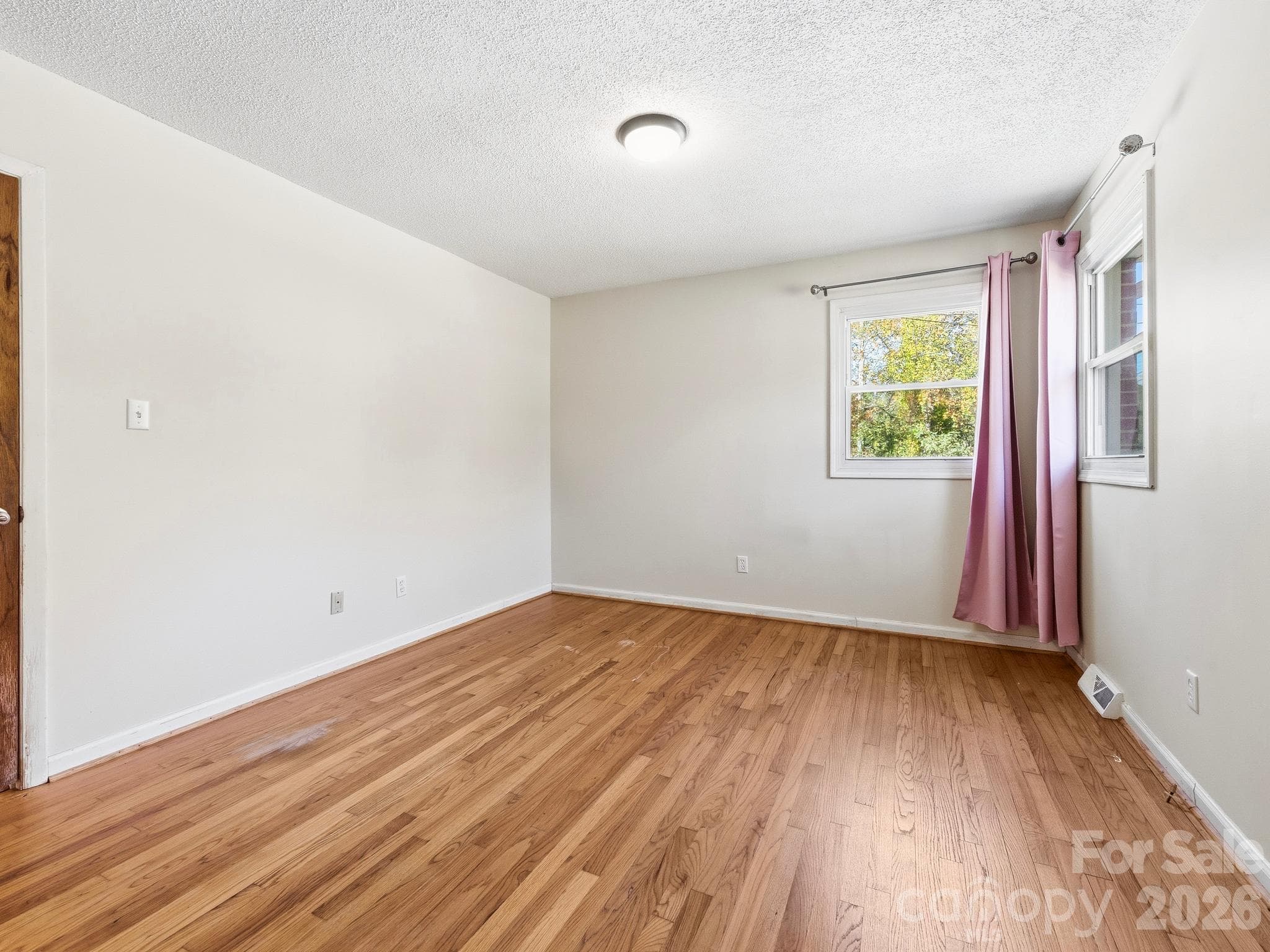 Single Family Residence at 62 Deaverview Road, Asheville, photo 13 of 29