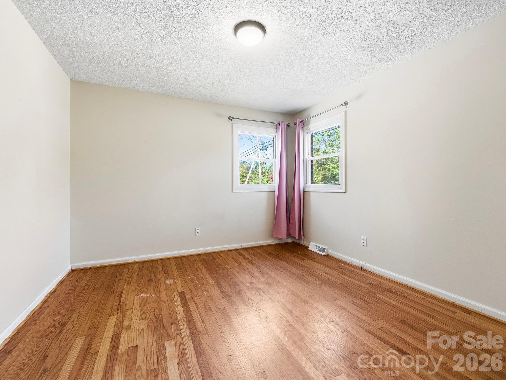 Single Family Residence at 62 Deaverview Road, Asheville, photo 14 of 29