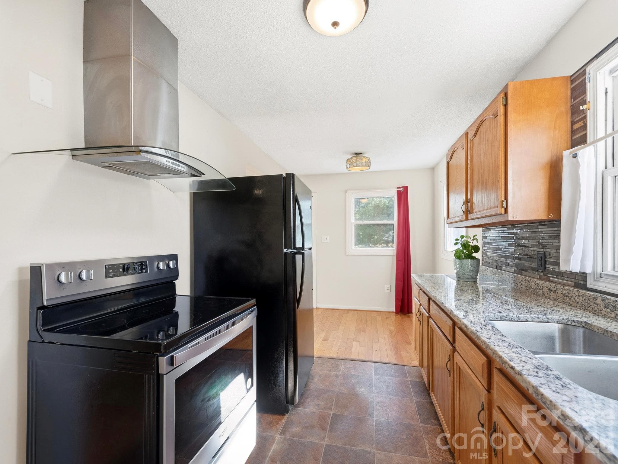 Single Family Residence at 62 Deaverview Road, Asheville, photo 16 of 29