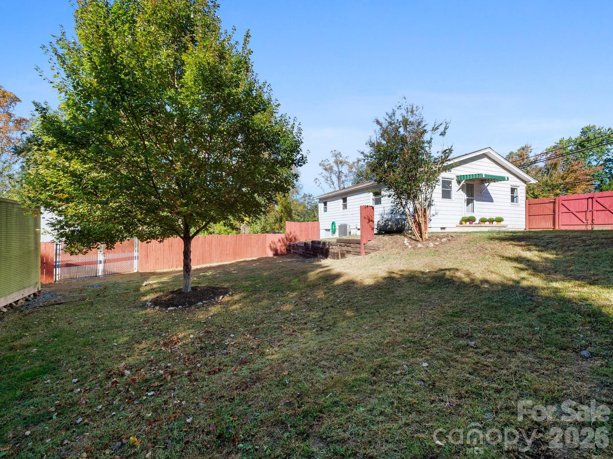 Single Family Residence at 62 Deaverview Road, Asheville, photo 25 of 29