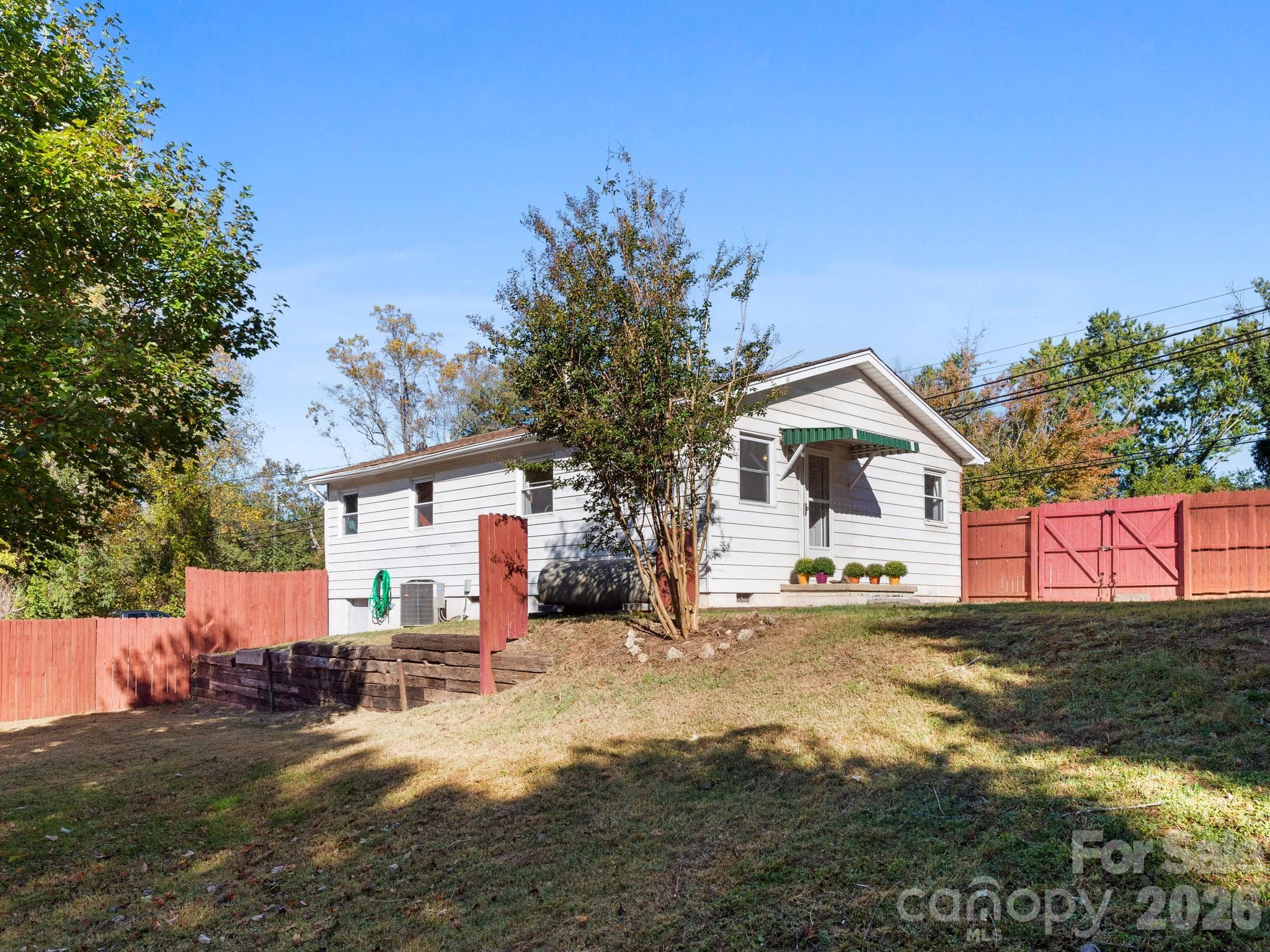 Single Family Residence at 62 Deaverview Road, Asheville, photo 26 of 29