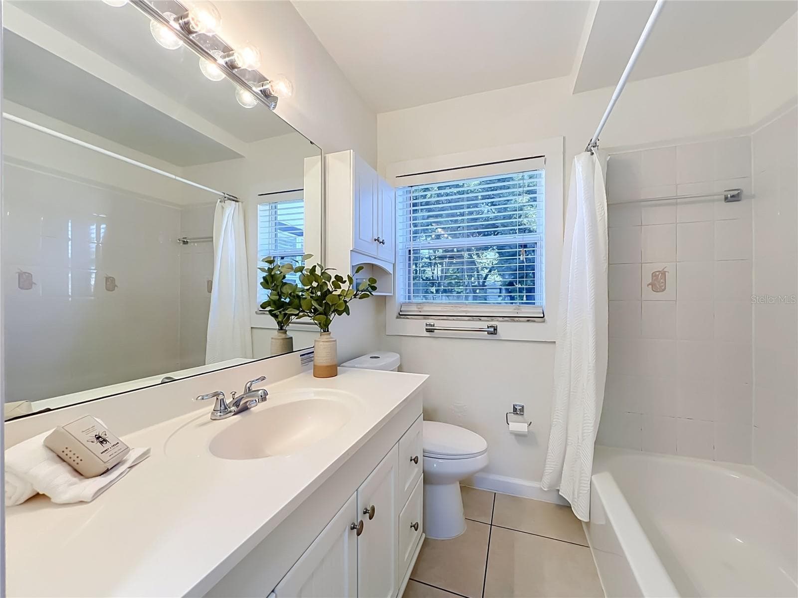 Bathroom 2 - 5939 DOGWOOD DR, ORLANDO