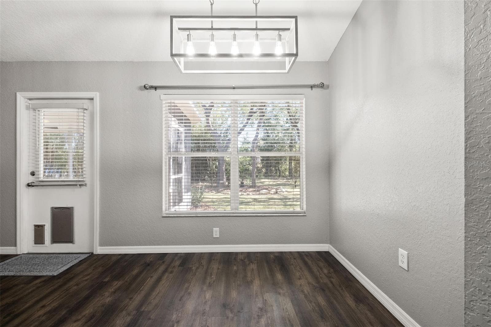Breakfast nook - 2138 FAIRVIEW RD, SPRING HILL