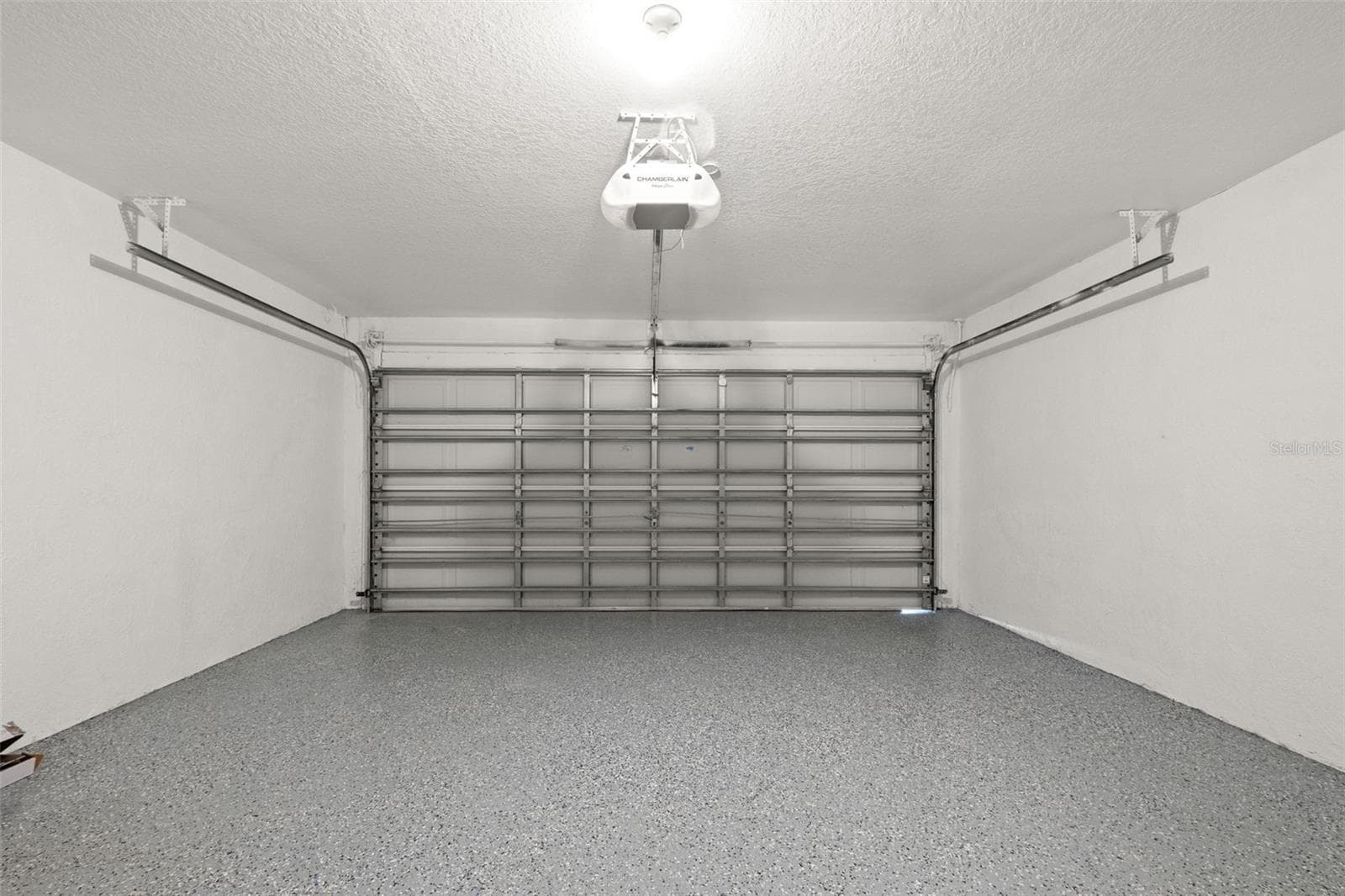 2 Vehicle Garage with Epoxied Floor - 2138 FAIRVIEW RD, SPRING HILL