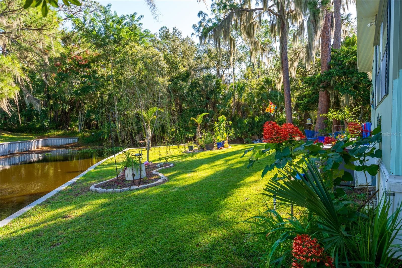 Back Yard into the Canal - 130 PINEY RDG, EUSTIS