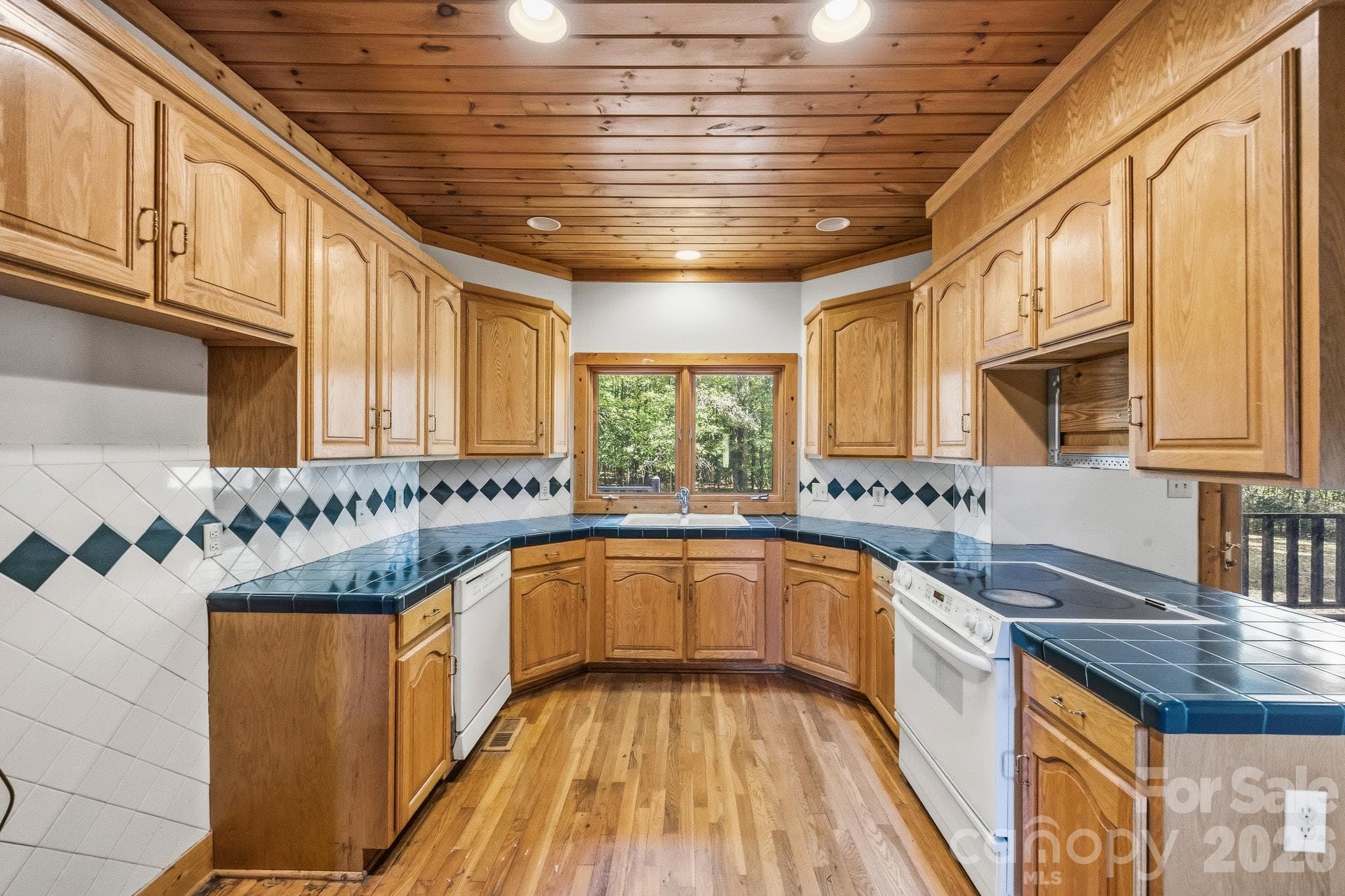 Single Family Residence at 1130 Beamguard Road, Clover, photo 13 of 45