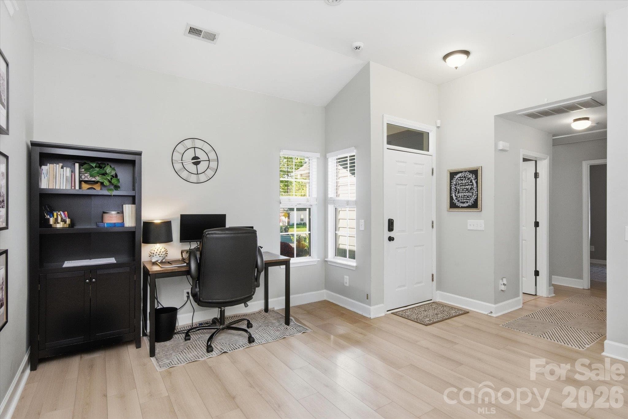 Single Family Residence at 9301 Lindahi Lane, Charlotte, photo 3 of 26