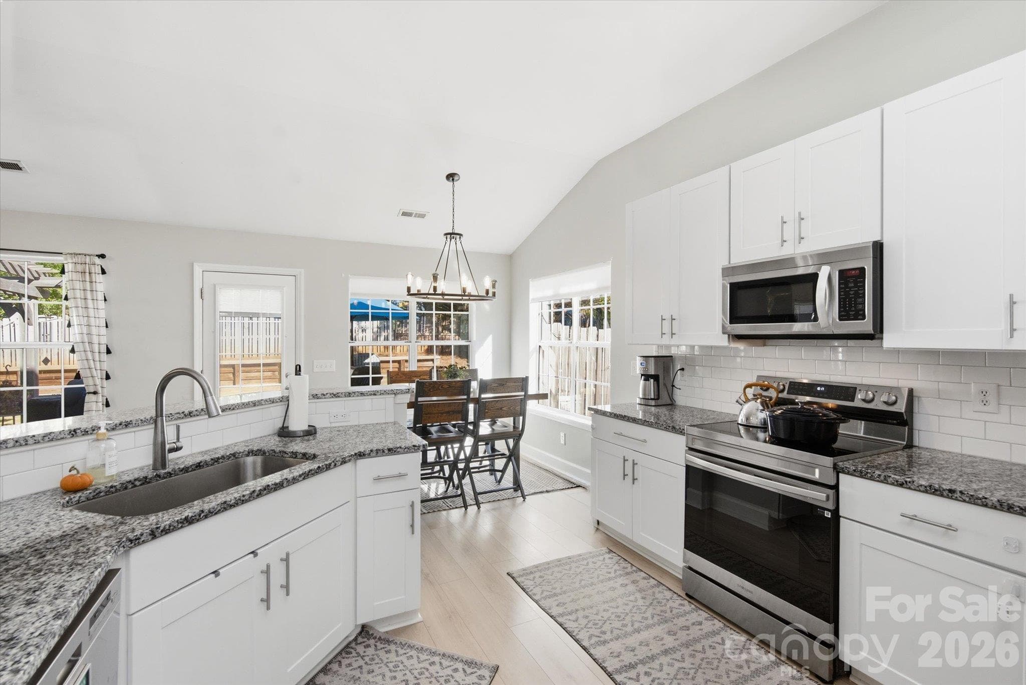 Single Family Residence at 9301 Lindahi Lane, Charlotte, photo 9 of 26
