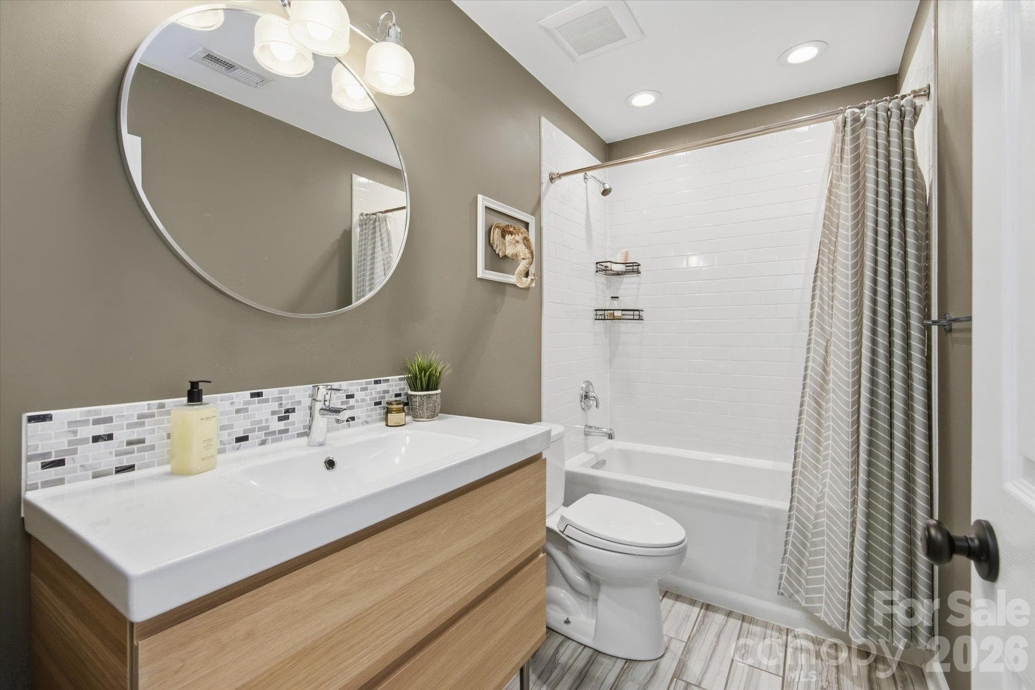 Single Family Residence at 9301 Lindahi Lane, Charlotte, photo 17 of 26