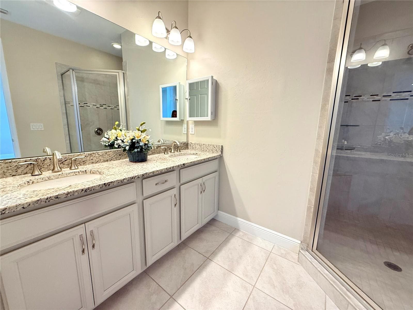 En-suite bathroom with dual sinks - 10320 LANDS END CIR #47, PLACIDA